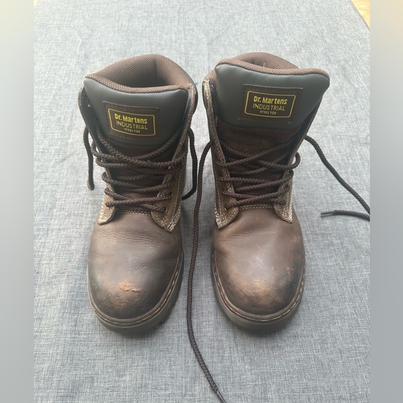 DR MARTENS ASTM F2413-11 MI/75 C/75
Size 7M B18